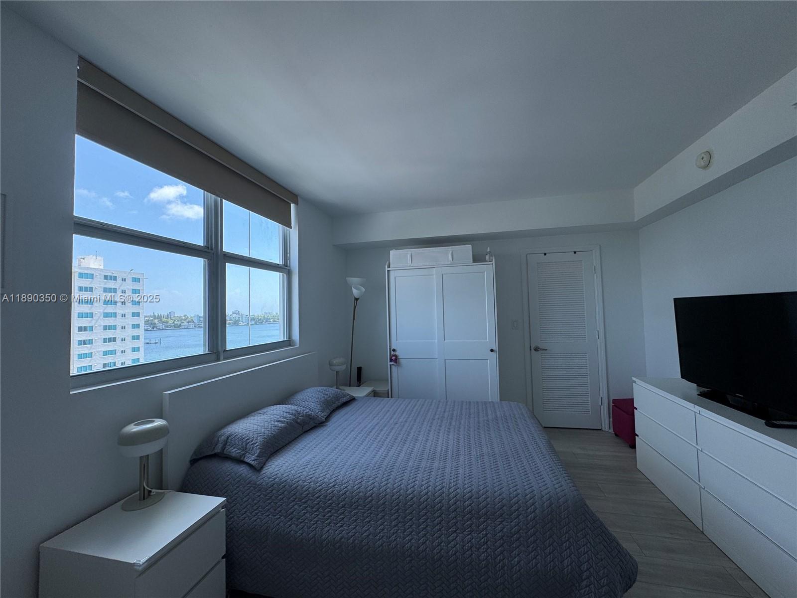 7501 E Treasure Dr # 7L