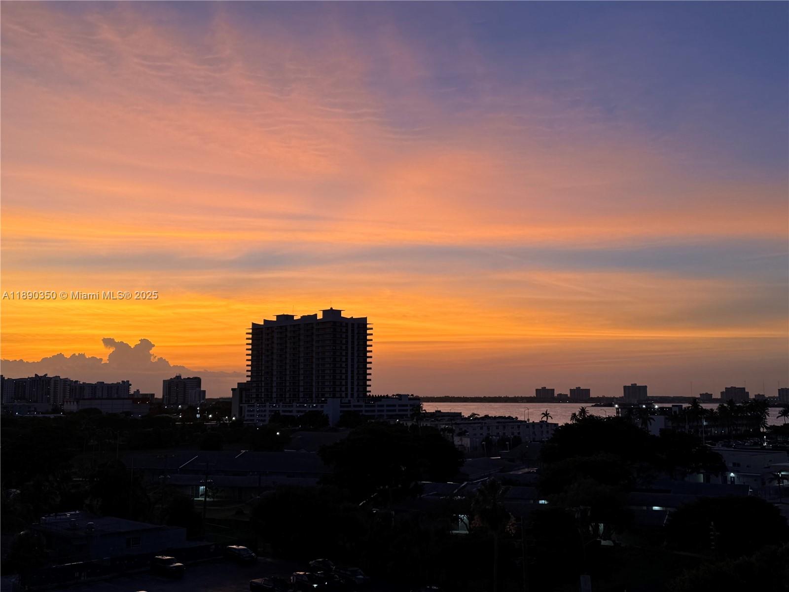 7501 E Treasure Dr # 7L