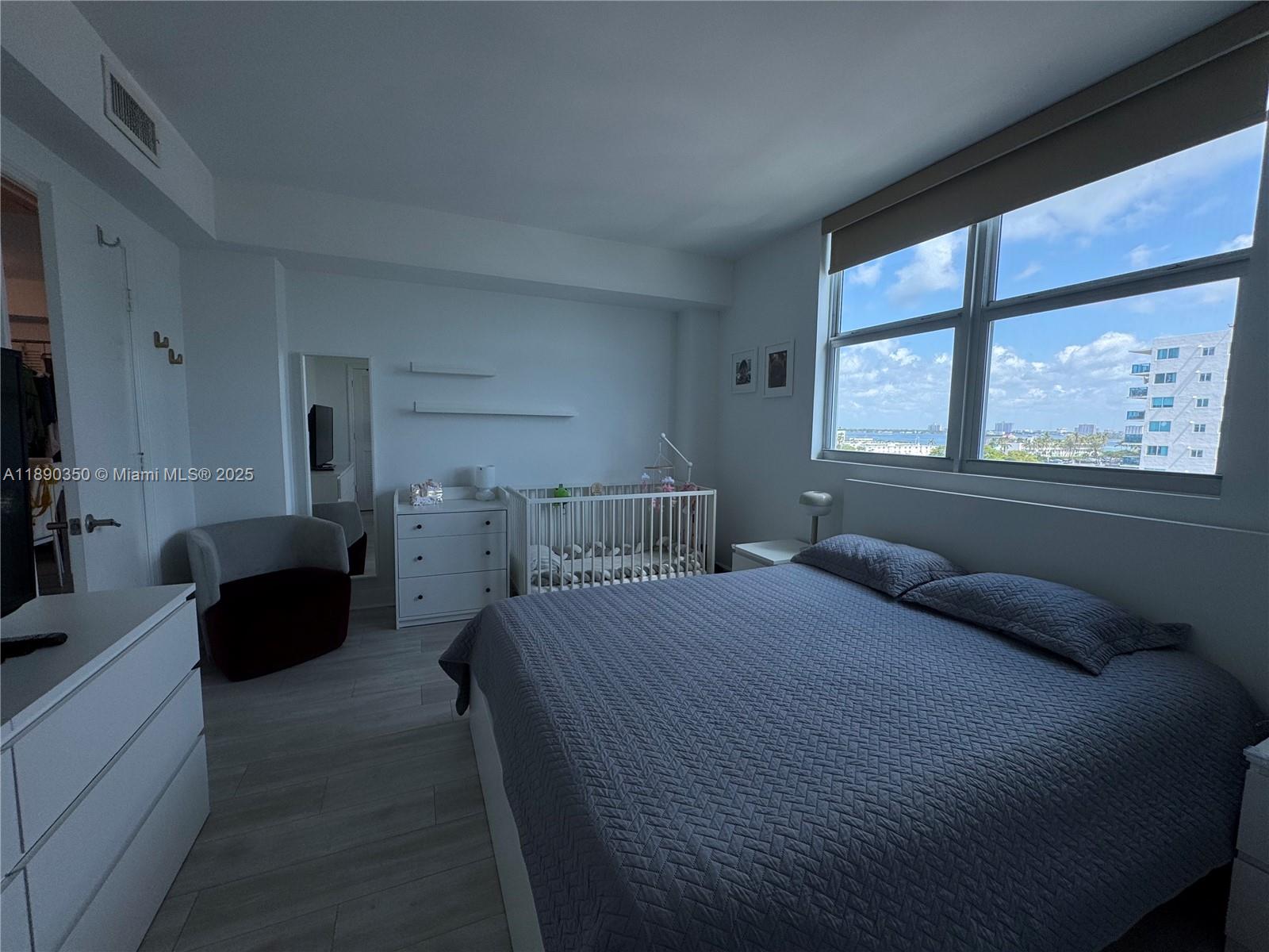 7501 E Treasure Dr # 7L