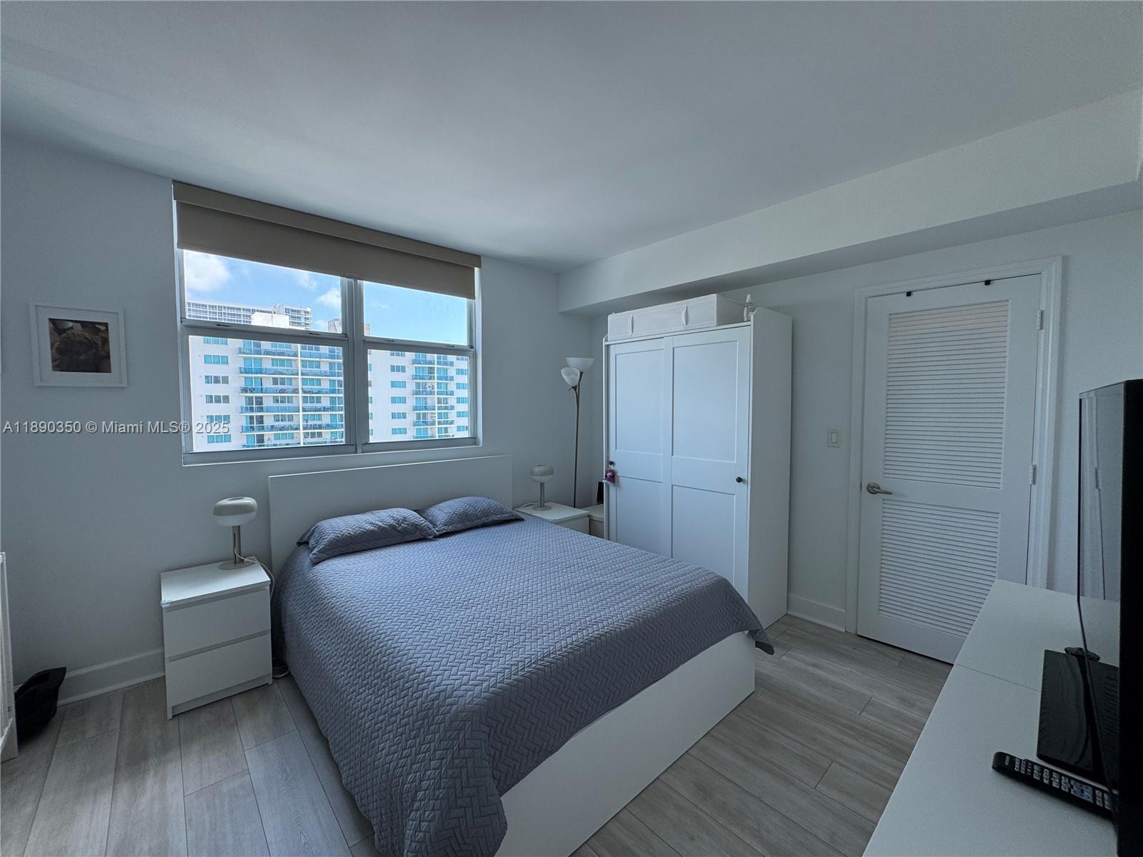 7501 E Treasure Dr # 7L