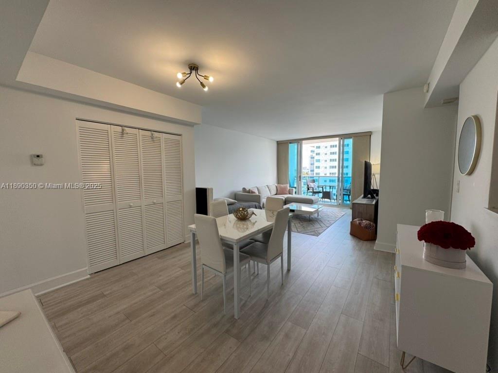 7501 E Treasure Dr # 7L