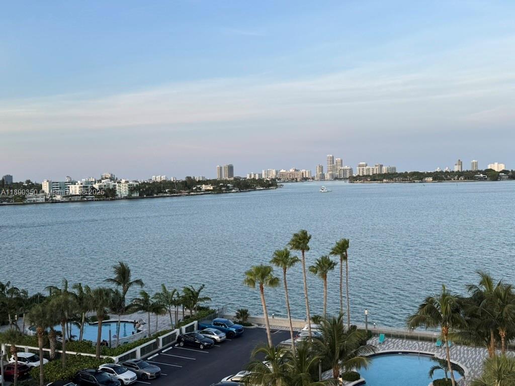 7501 E Treasure Dr # 7L