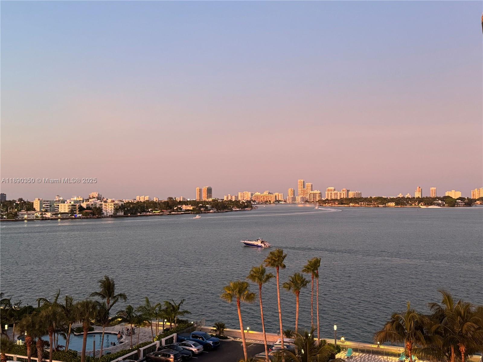 7501 E Treasure Dr # 7L