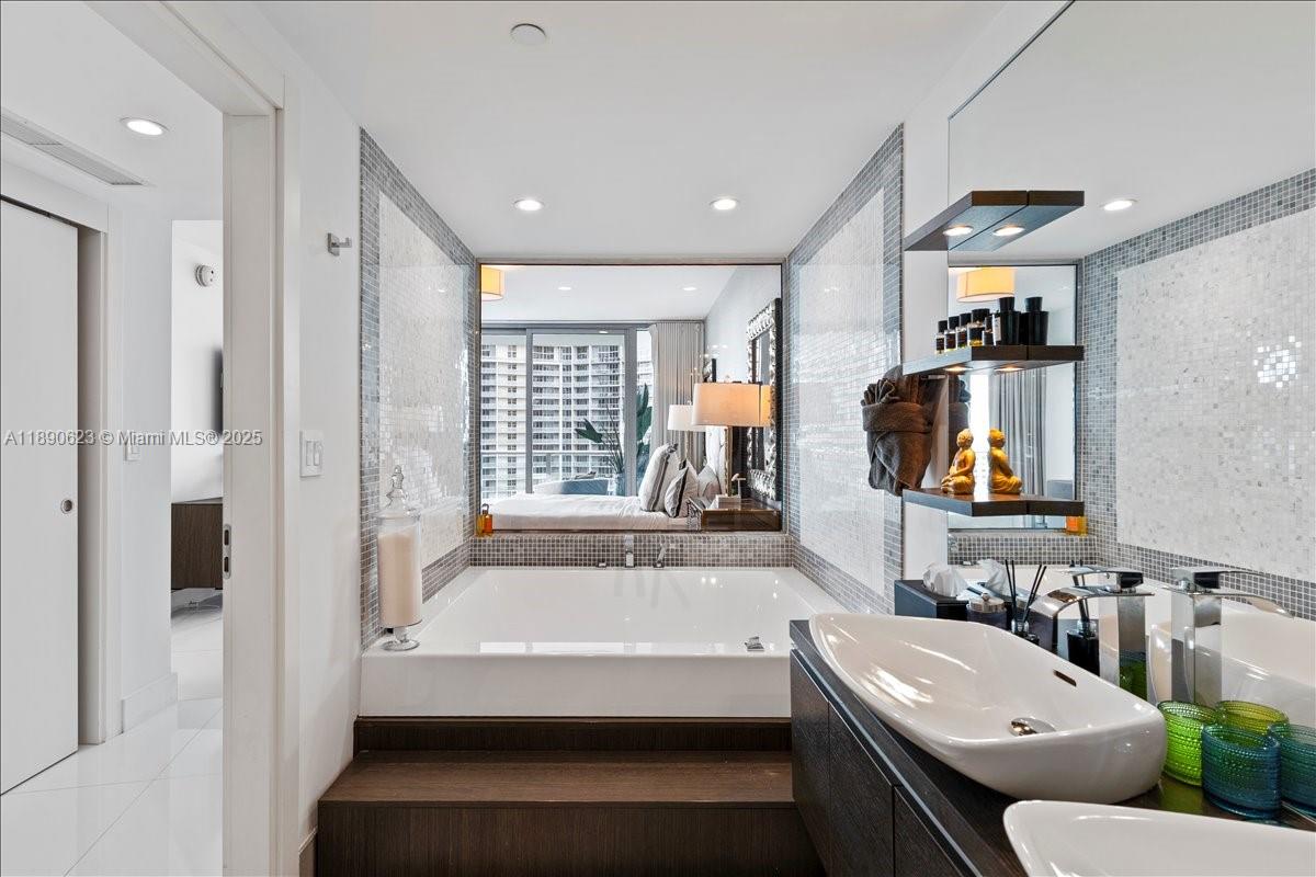 200 Biscayne Boulevard Way # 3608