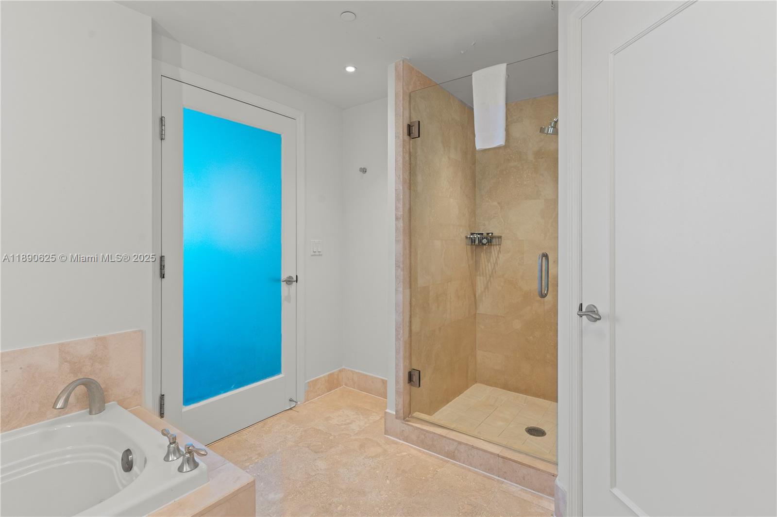 4401 Collins Ave # 3003