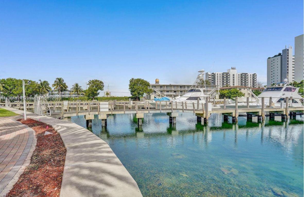 7900 Harbor Island Dr # 802