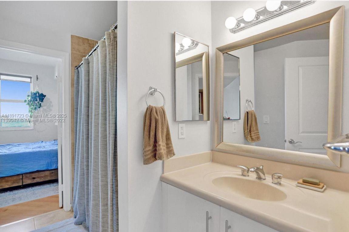 7900 Harbor Island Dr # 802