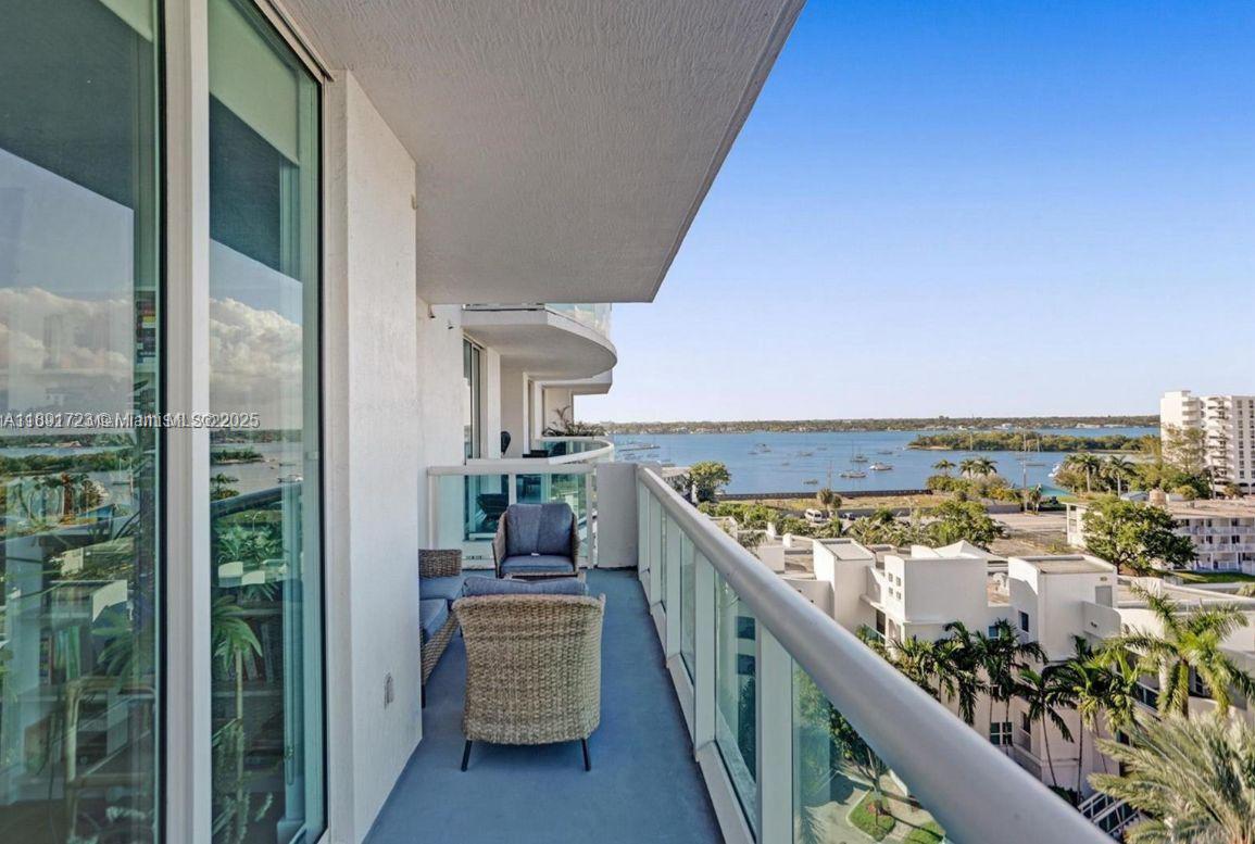 7900 Harbor Island Dr # 802