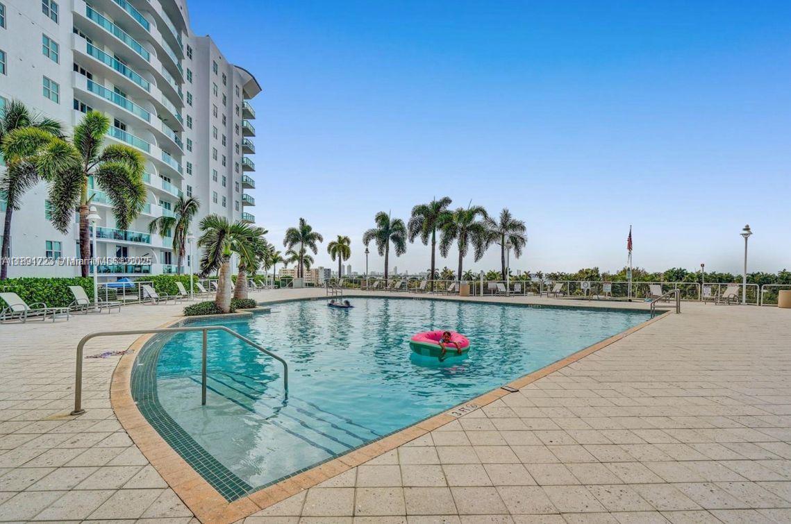 7900 Harbor Island Dr # 802