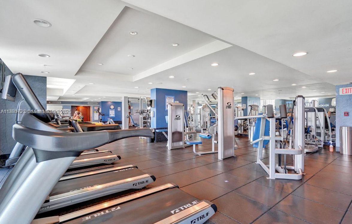 7900 Harbor Island Dr # 802