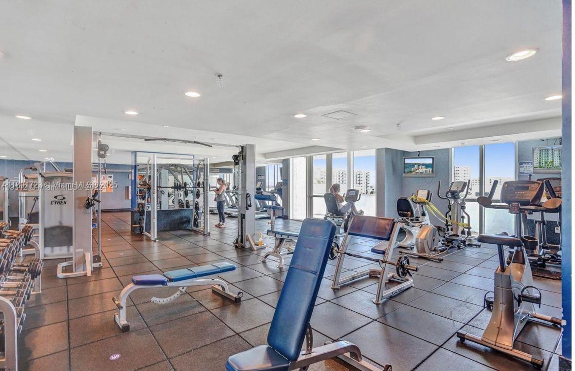 7900 Harbor Island Dr # 802