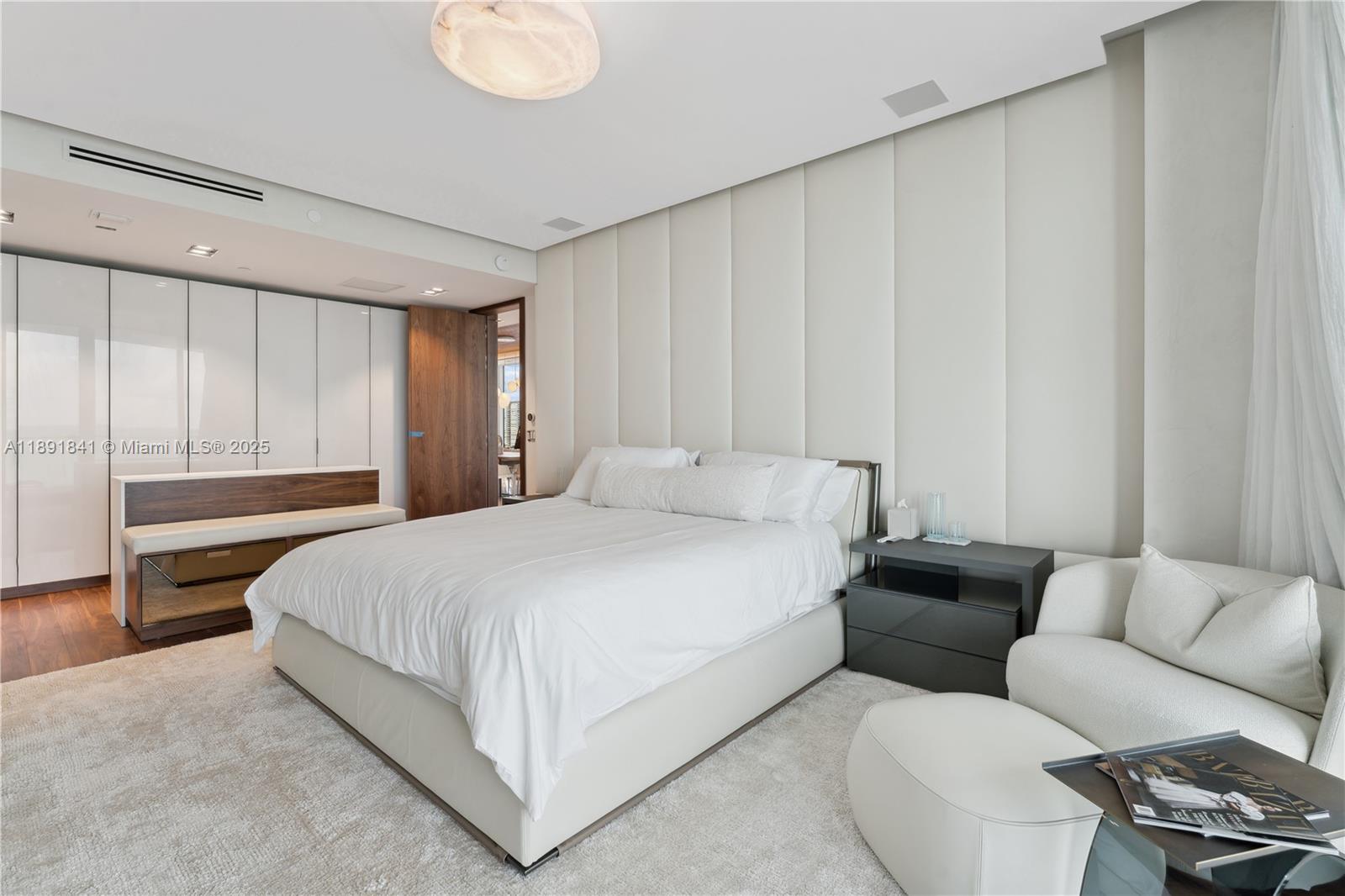 16901 Collins Ave # 805