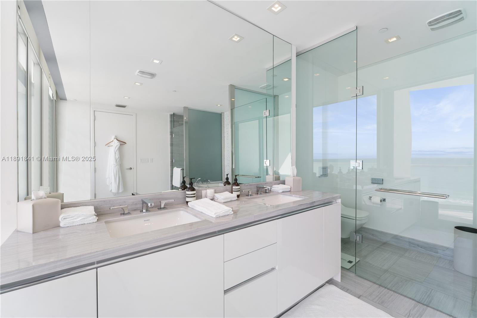 16901 Collins Ave # 805