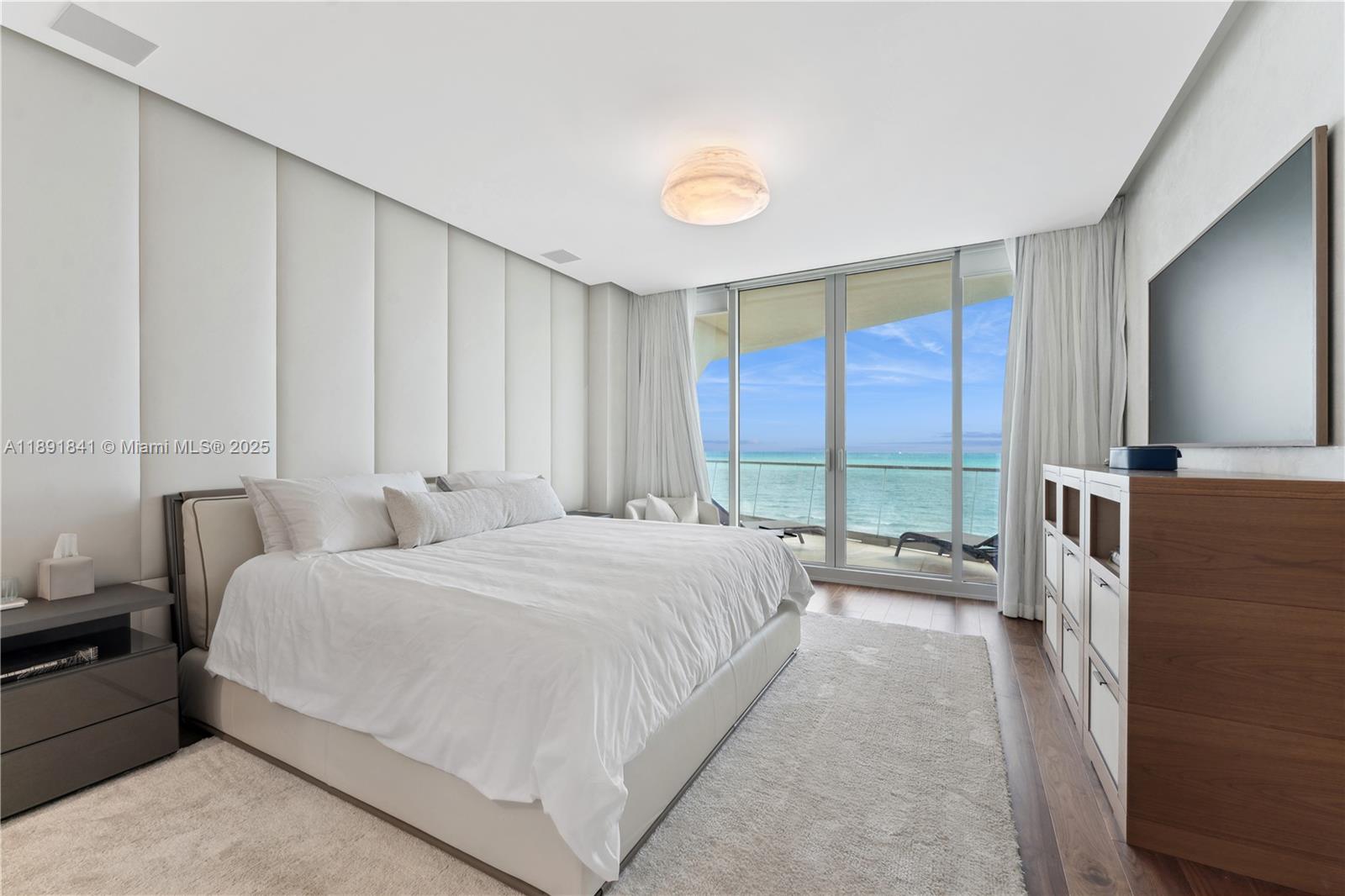 16901 Collins Ave # 805