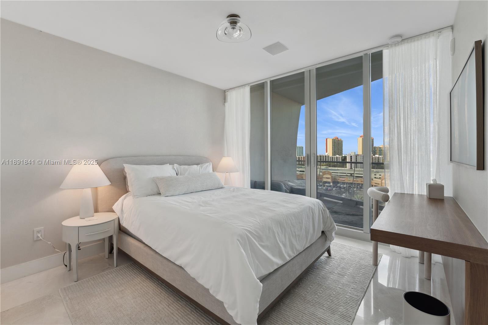 16901 Collins Ave # 805