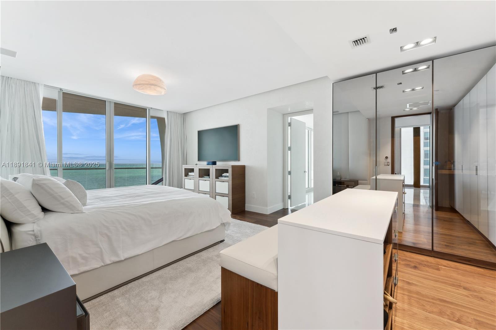 16901 Collins Ave # 805