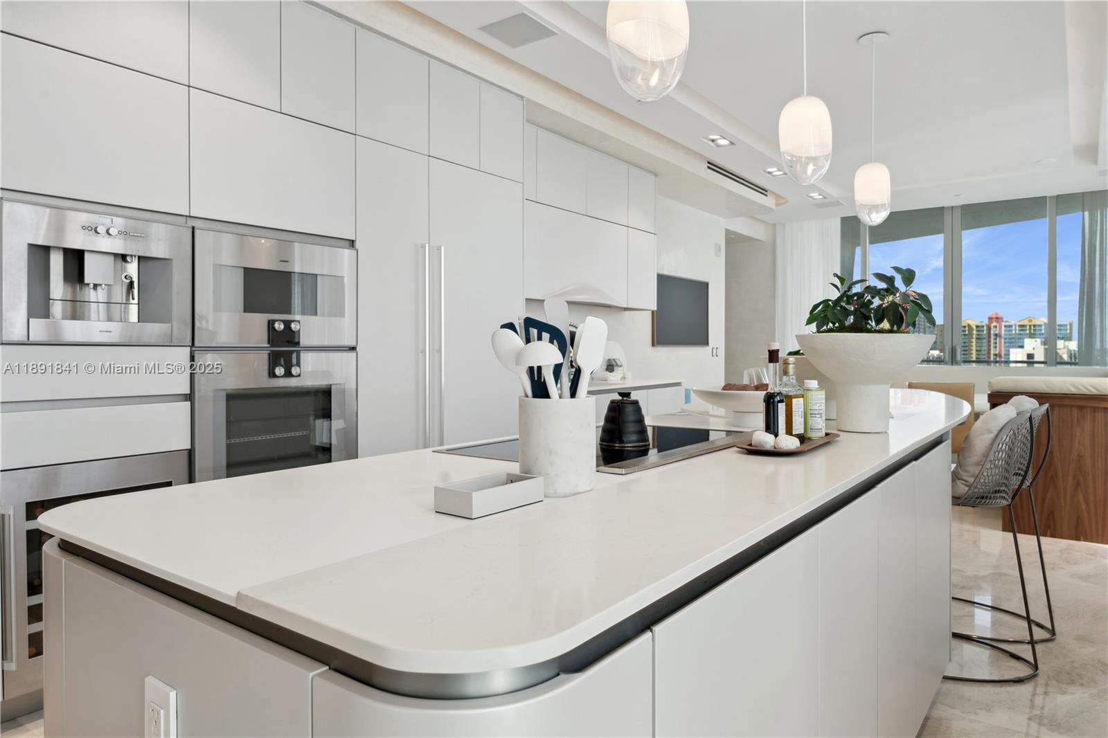 16901 Collins Ave # 805