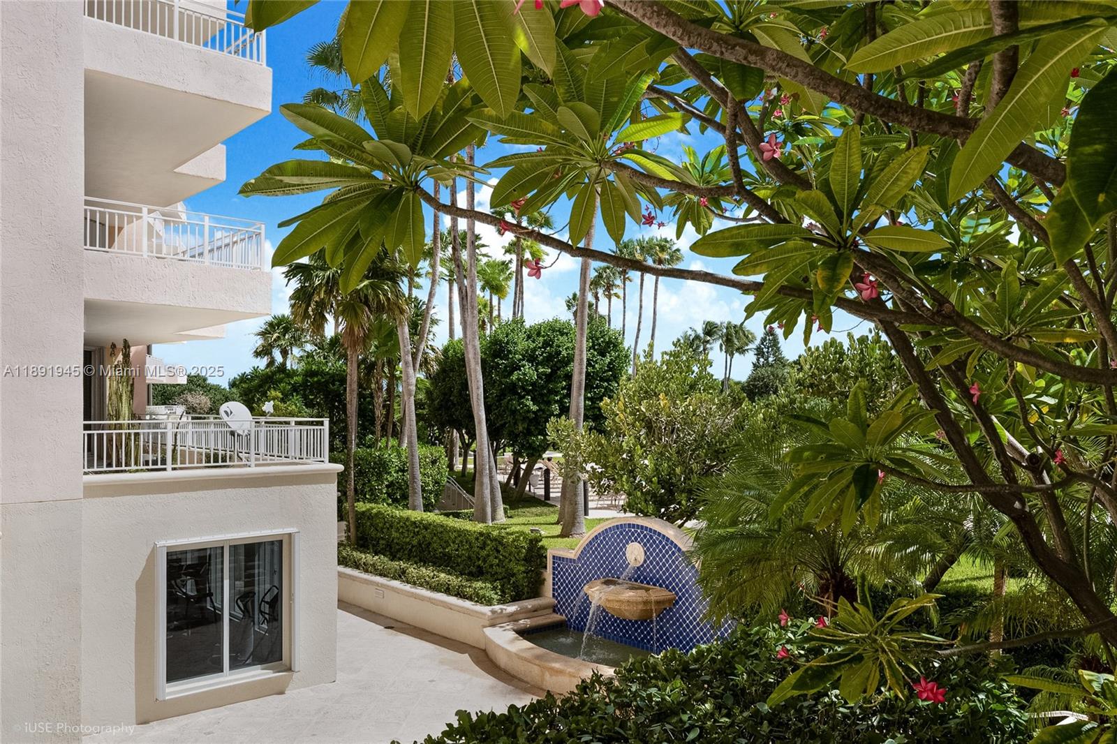 791 Crandon Blvd # 303