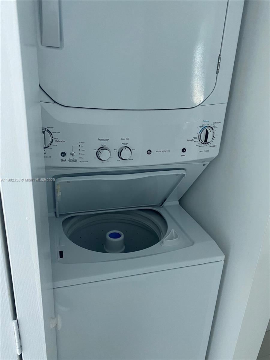 650 NE 32nd St # 3108