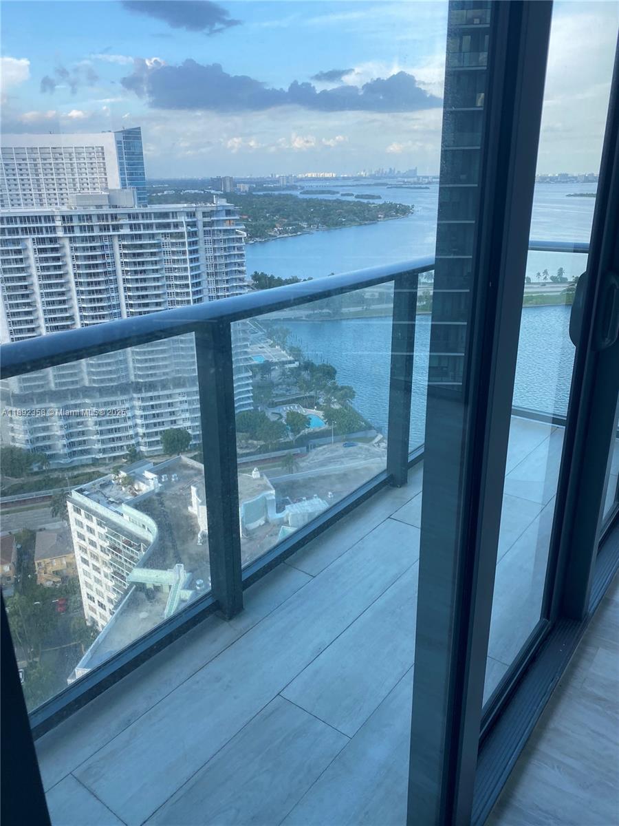 650 NE 32nd St # 3108