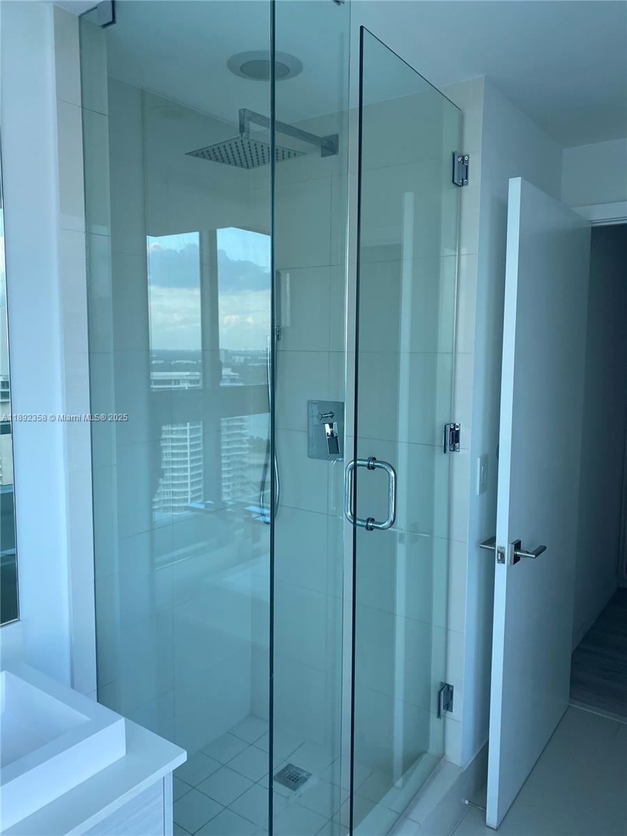 650 NE 32nd St # 3108