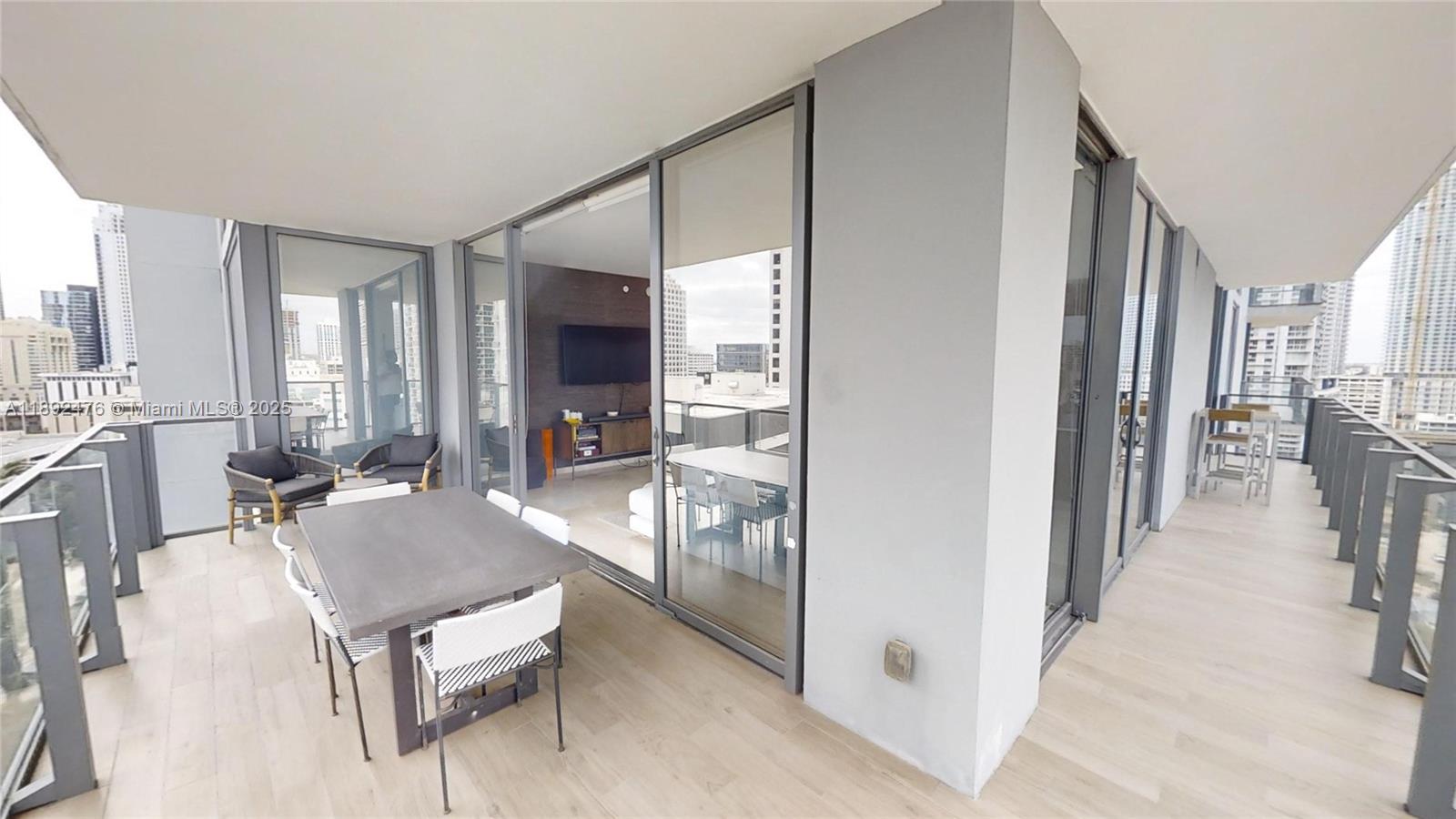 68 SE 6 ST # 1111, Miami Unit: 1111