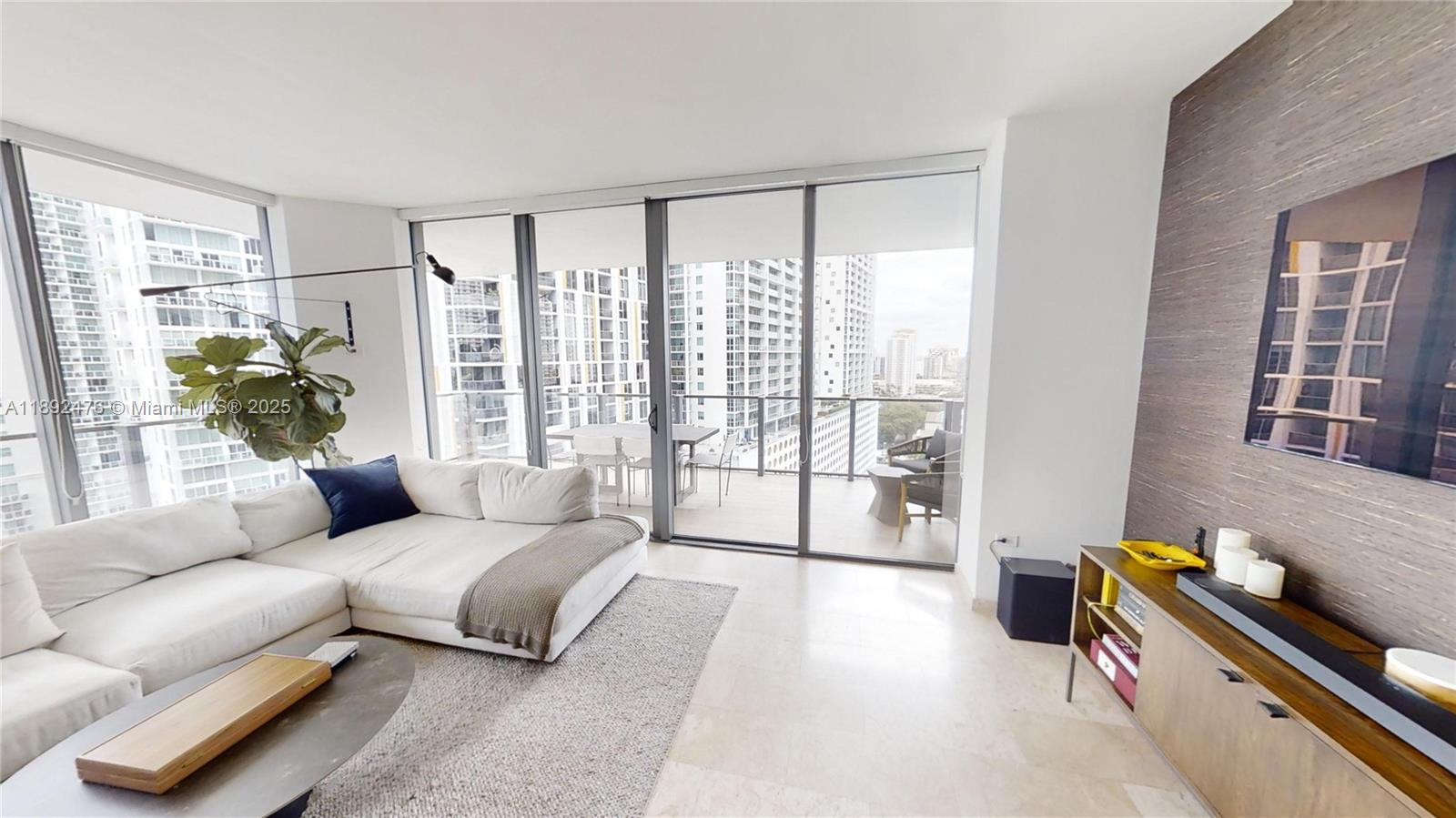 68 SE 6 ST # 1111, Miami Unit: 1111