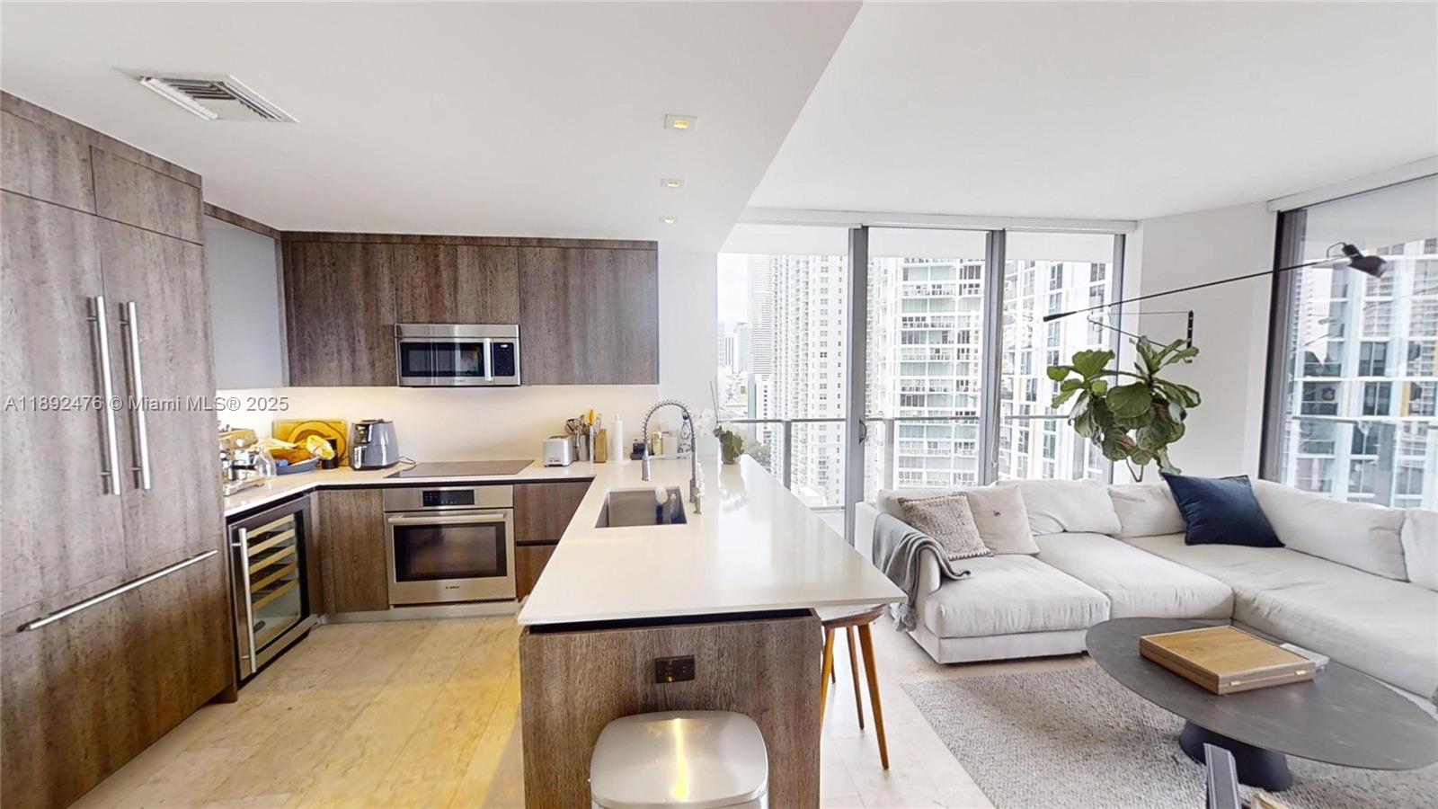 68 SE 6 ST # 1111, Miami Unit: 1111