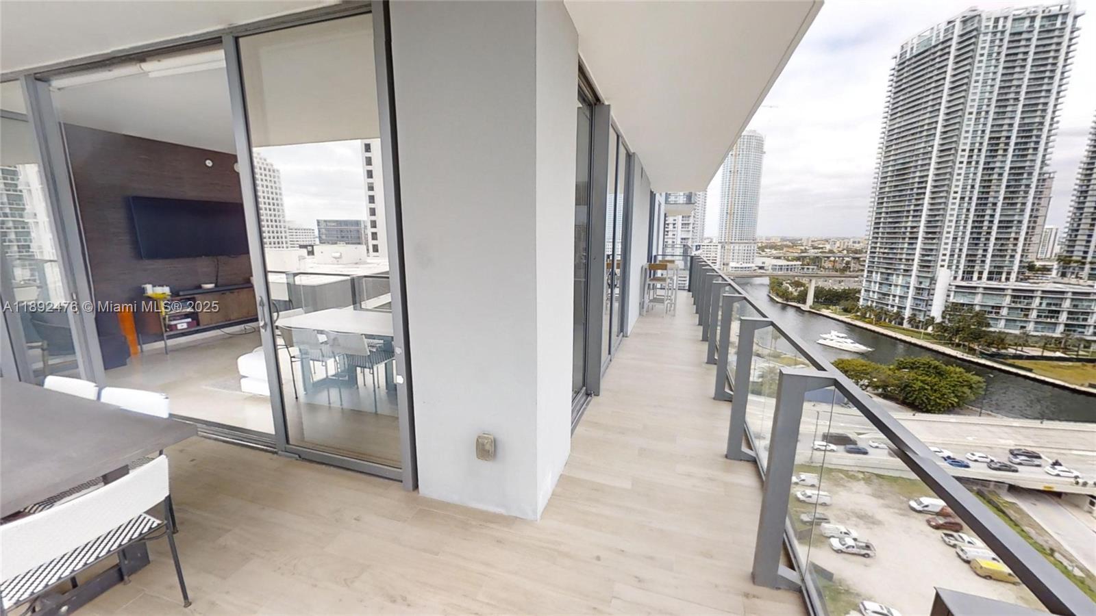 68 SE 6 ST # 1111, Miami Unit: 1111