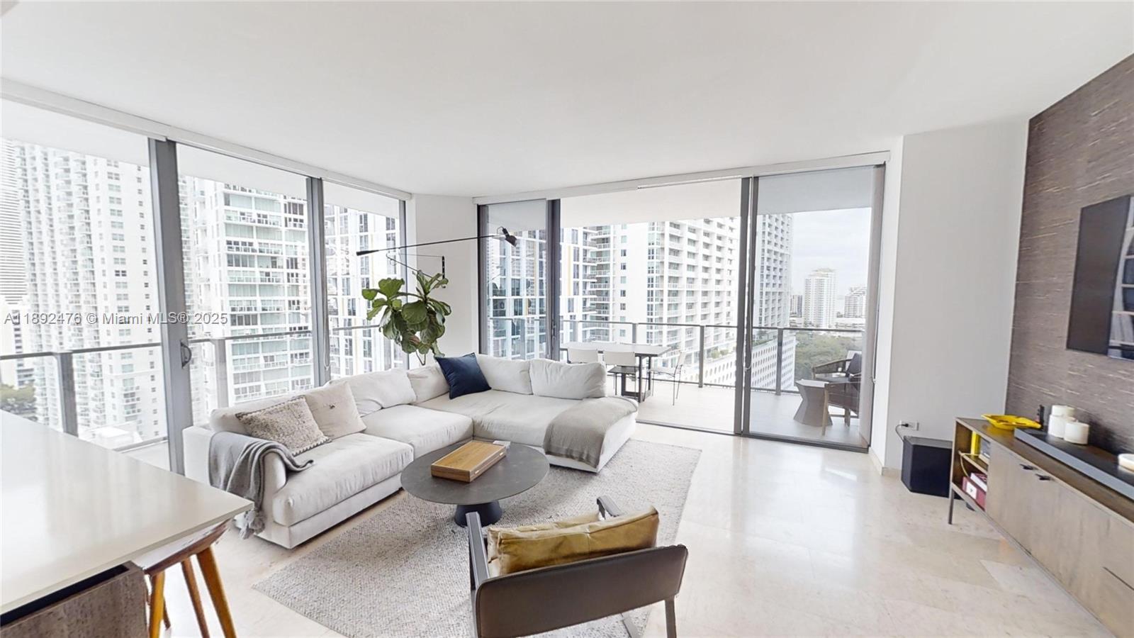 68 SE 6 ST # 1111, Miami Unit: 1111