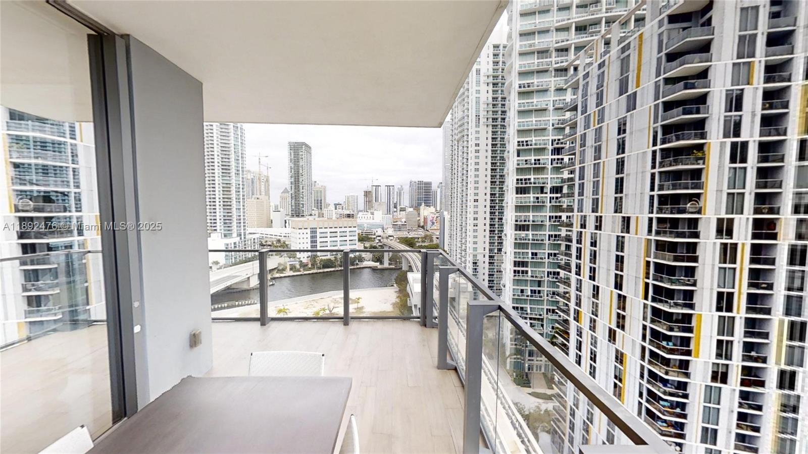 68 SE 6 ST # 1111, Miami Unit: 1111