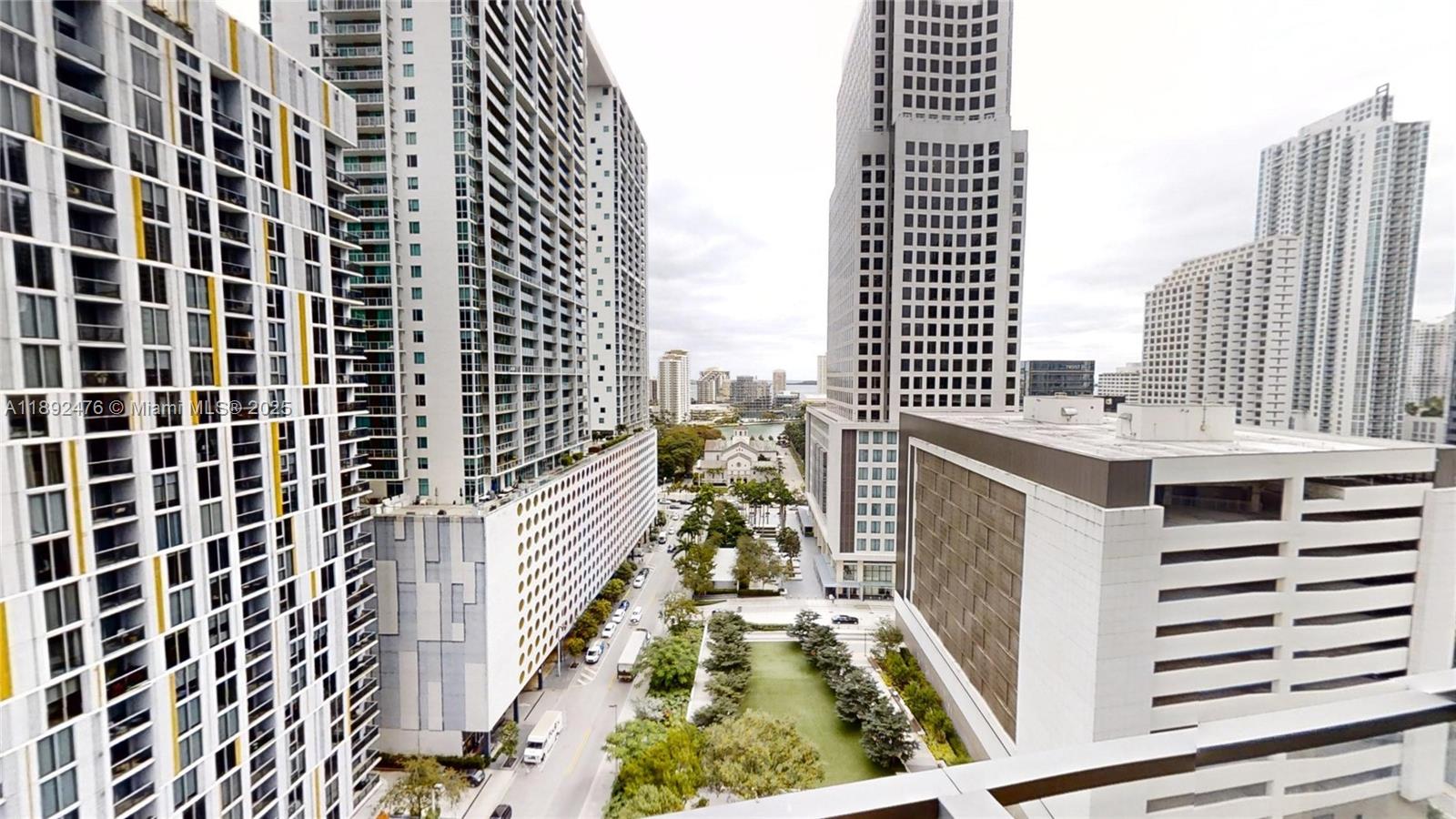 68 SE 6 ST # 1111, Miami Unit: 1111