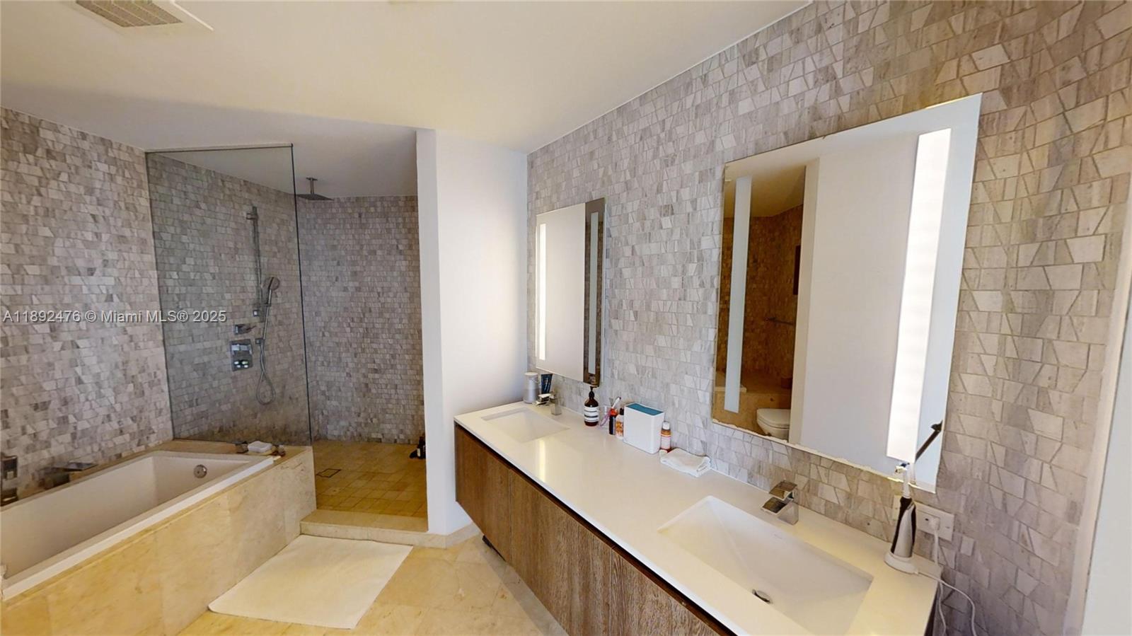 68 SE 6 ST # 1111, Miami Unit: 1111