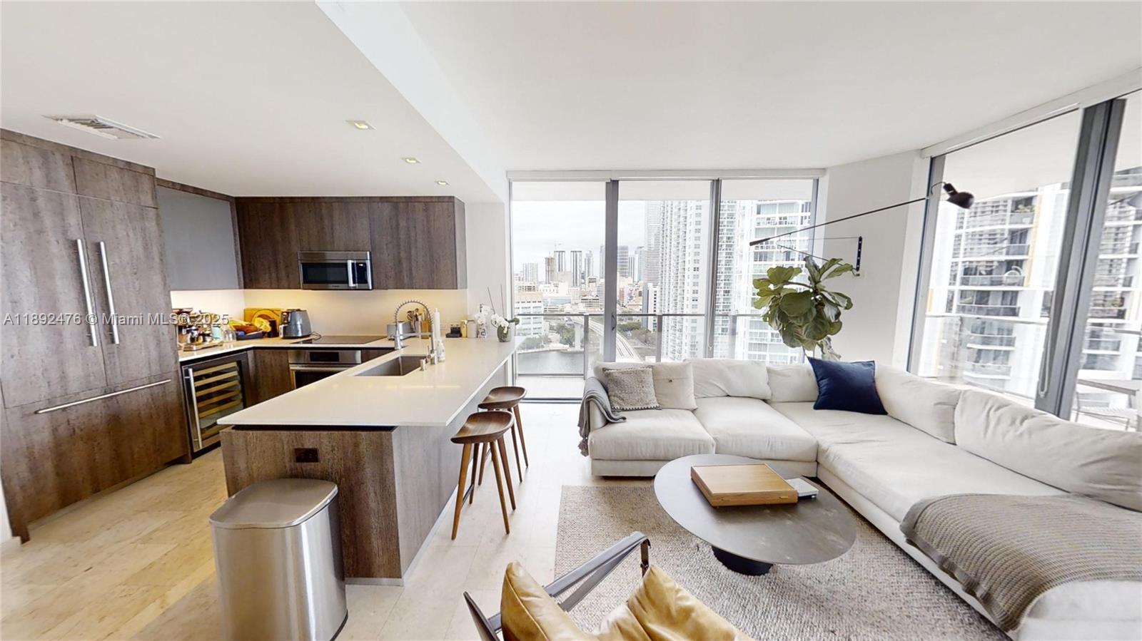 68 SE 6 ST # 1111, Miami Unit: 1111