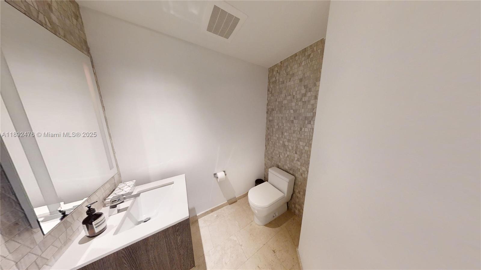 68 SE 6 ST # 1111, Miami Unit: 1111