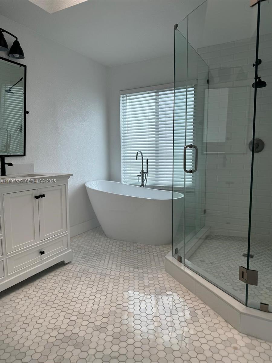 10744 Santa Laguna Dr