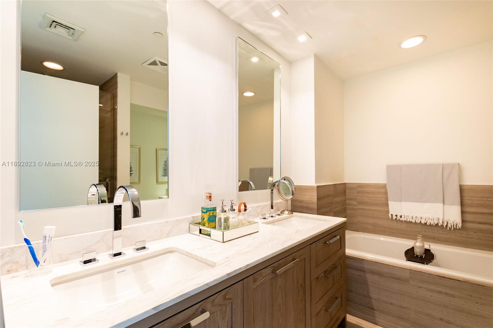 360 Ocean Dr # 606S