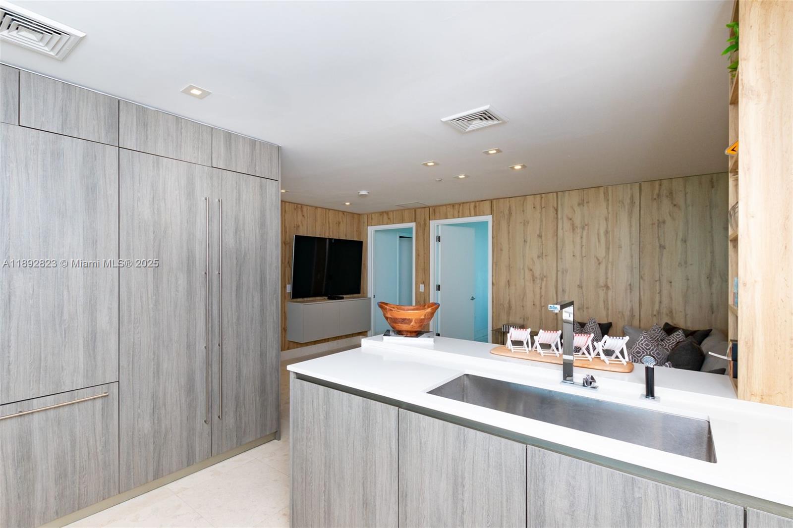 360 Ocean Dr # 606S