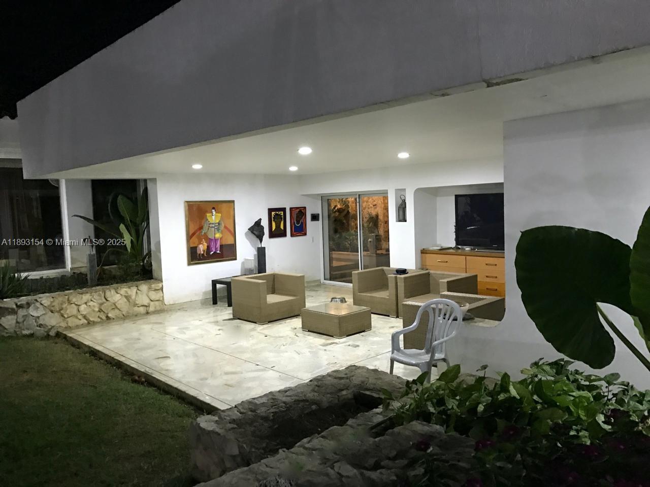 Cra 107 # 15-20 - Esquina Ciudad Jardin