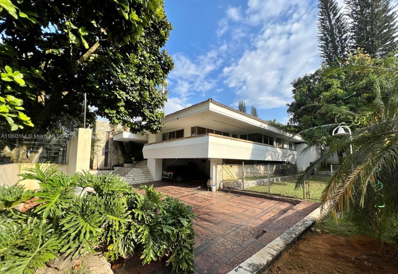 Cra 107 # 15-20 - Esquina Ciudad Jardin
