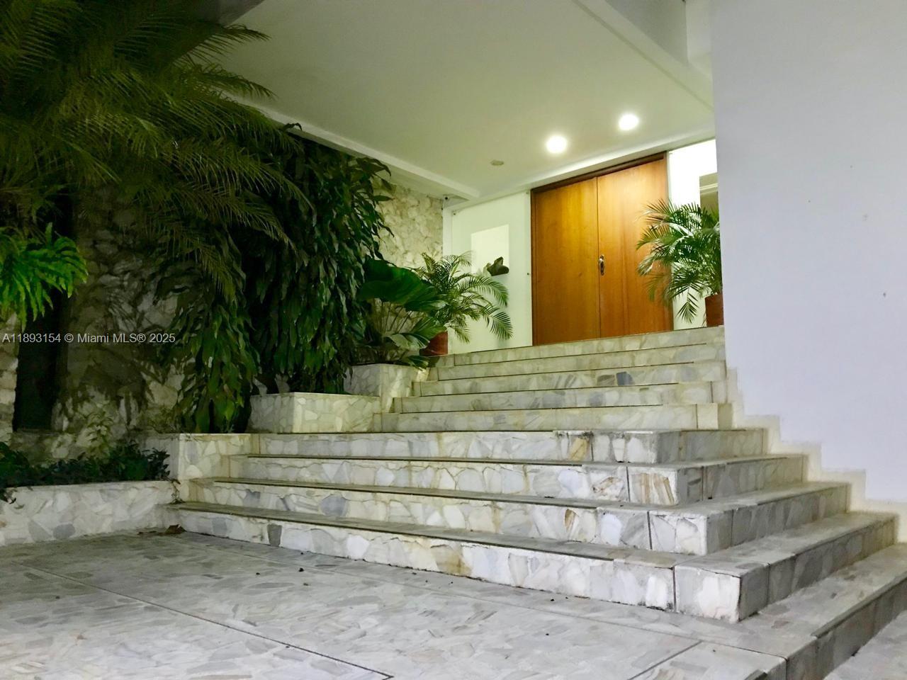 Cra 107 # 15-20 - Esquina Ciudad Jardin