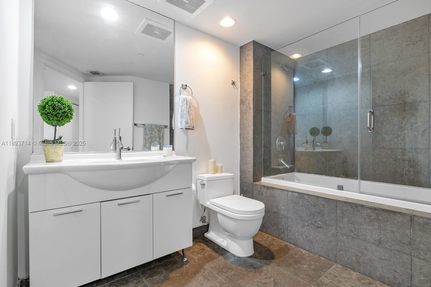 475 Brickell Ave # 3708