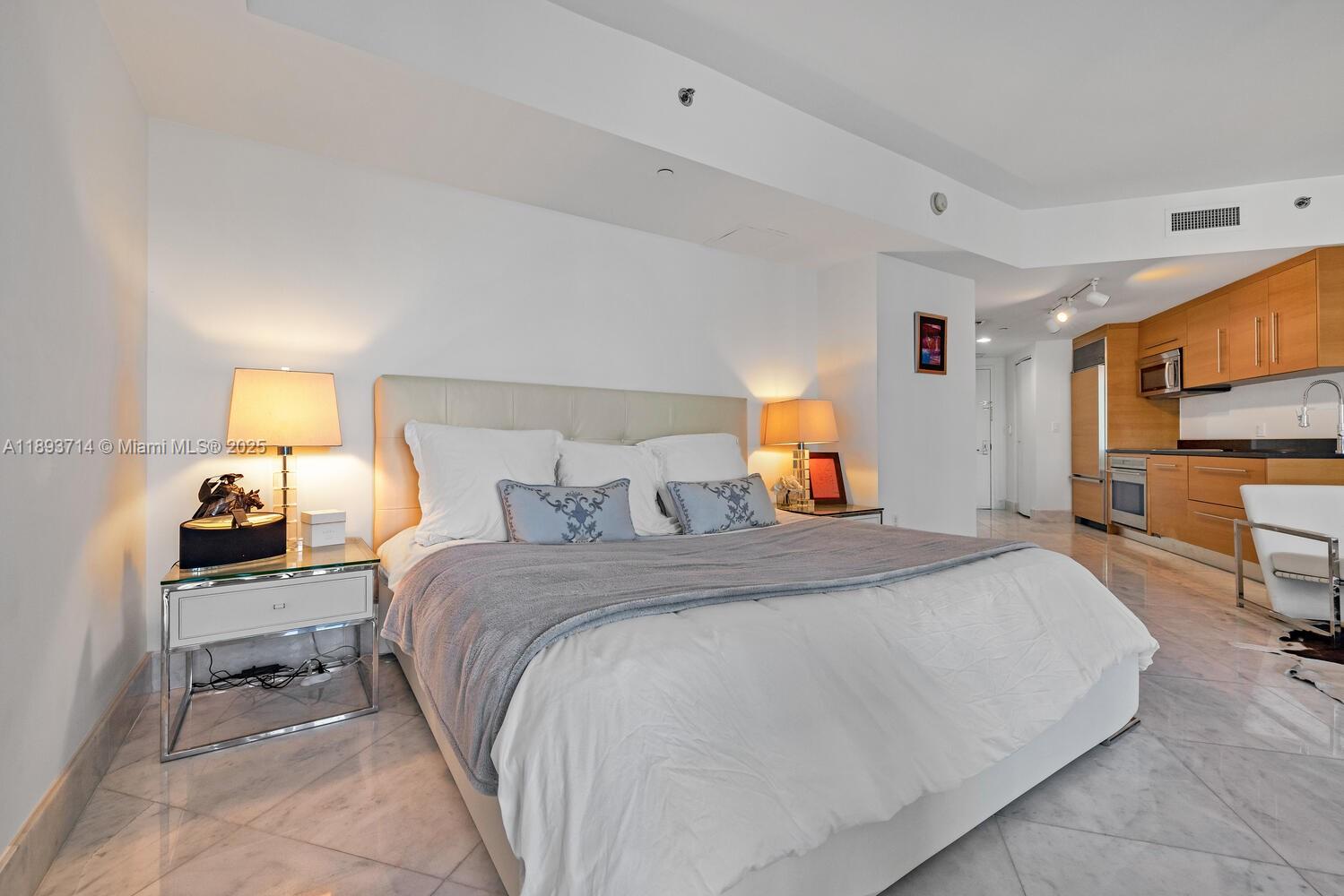 475 Brickell Ave # 3708