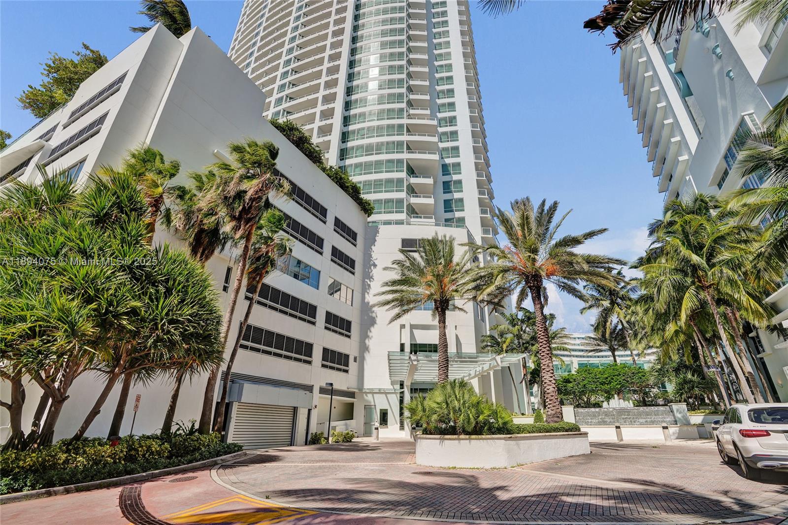 4401 Collins Ave # 1408