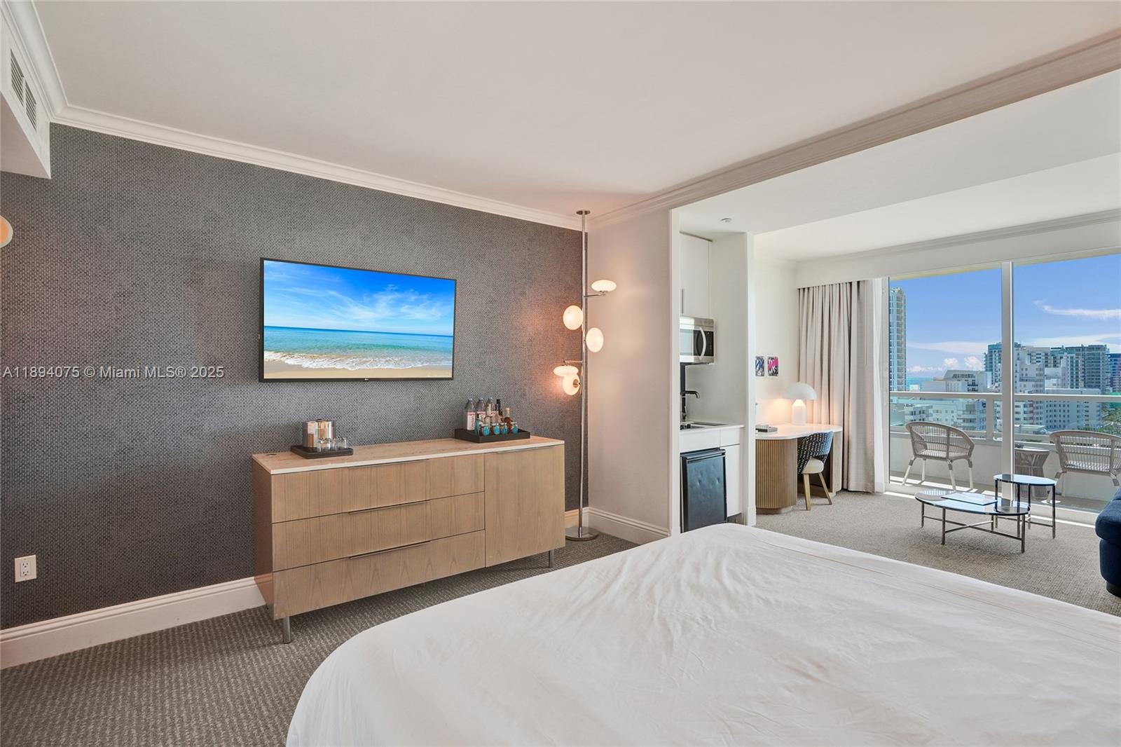 4401 Collins Ave # 1408