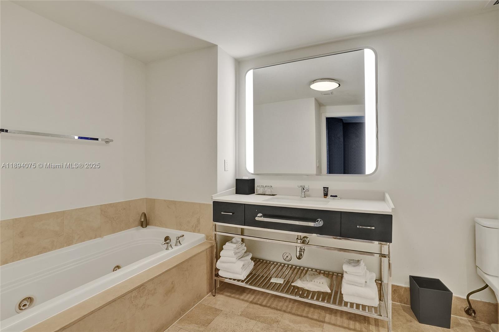 4401 Collins Ave # 1408