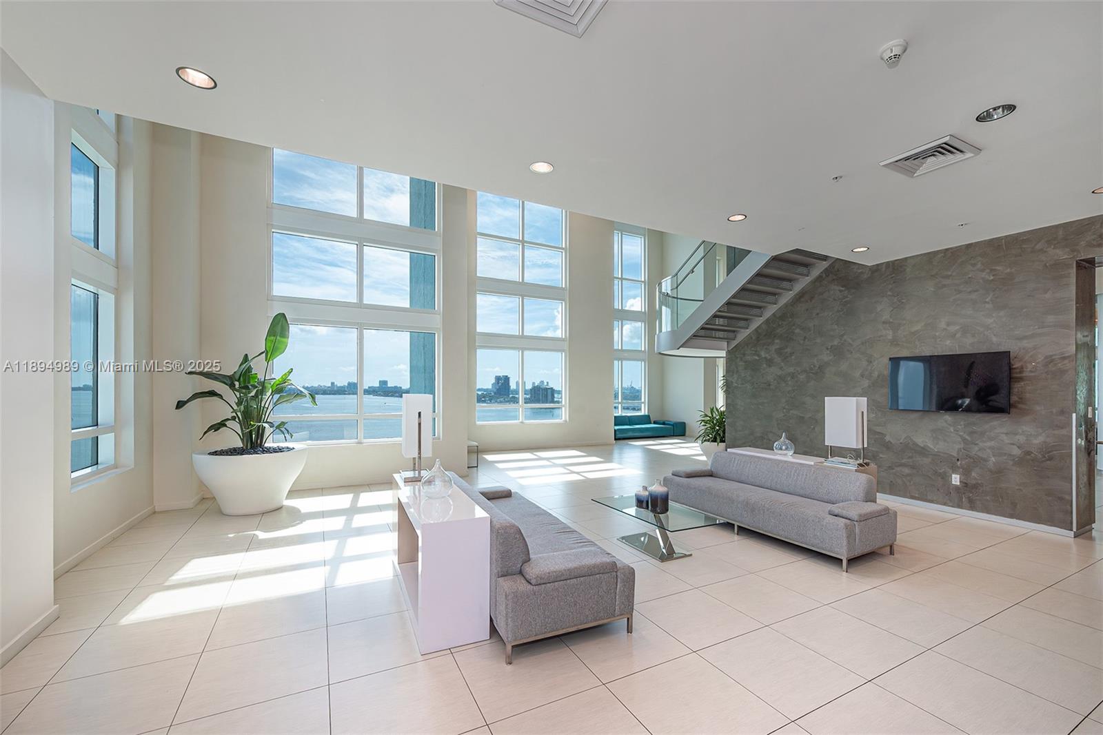 1900 N Bayshore Dr # 4019