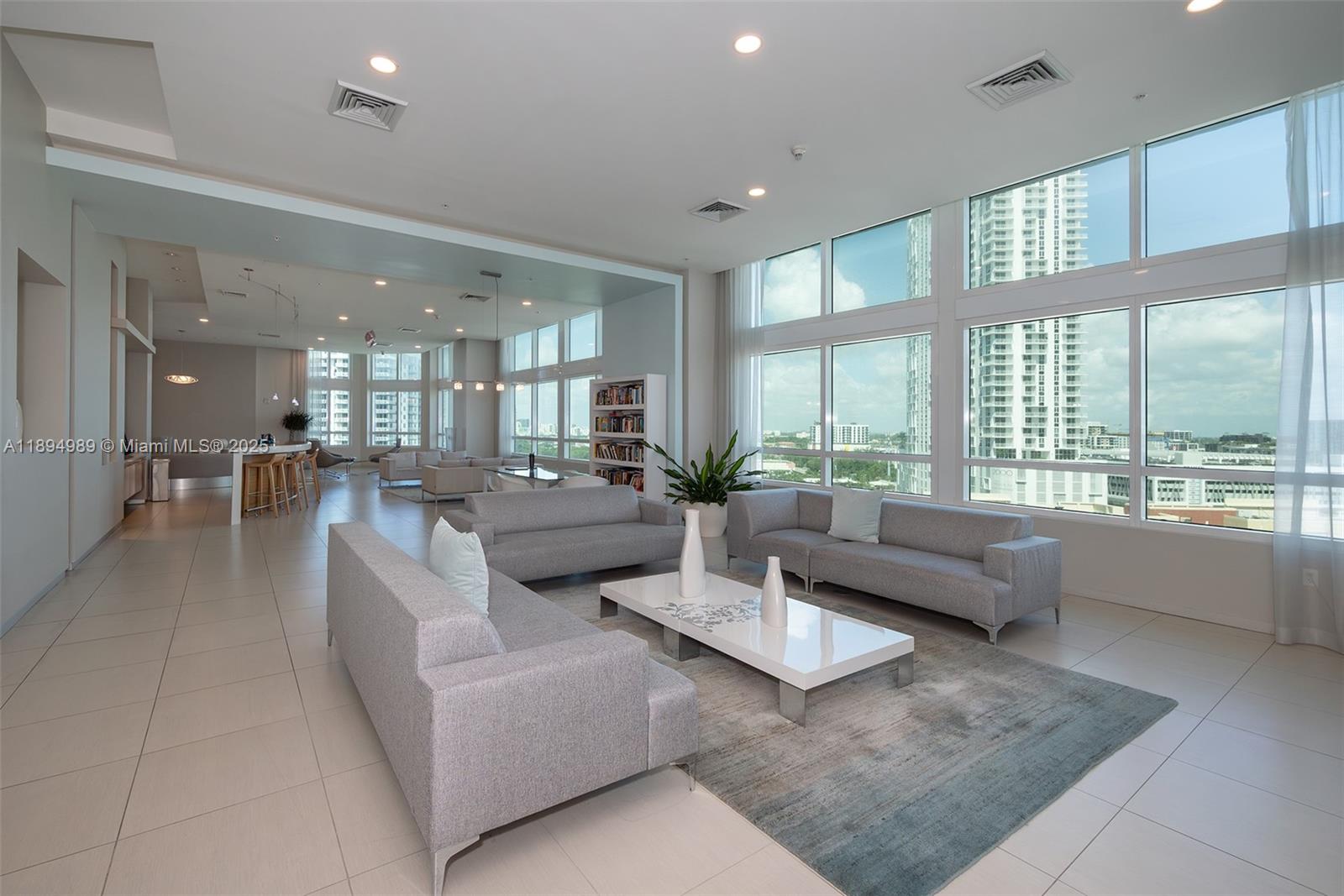 1900 N Bayshore Dr # 4019