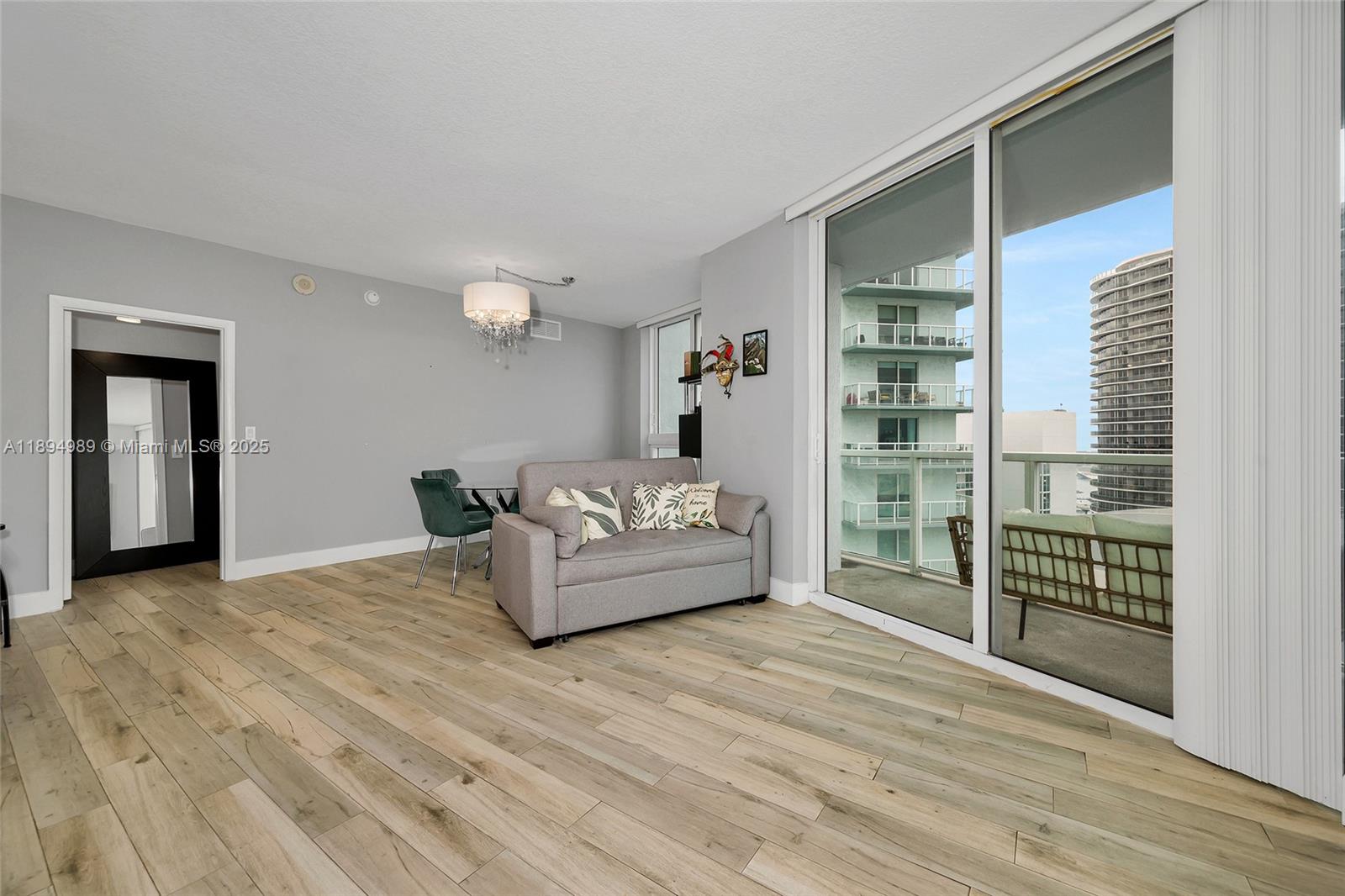 1900 N Bayshore Dr # 4019