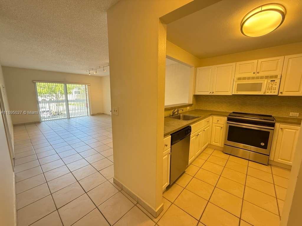 7722 Camino Real # 219 Unit: E-219